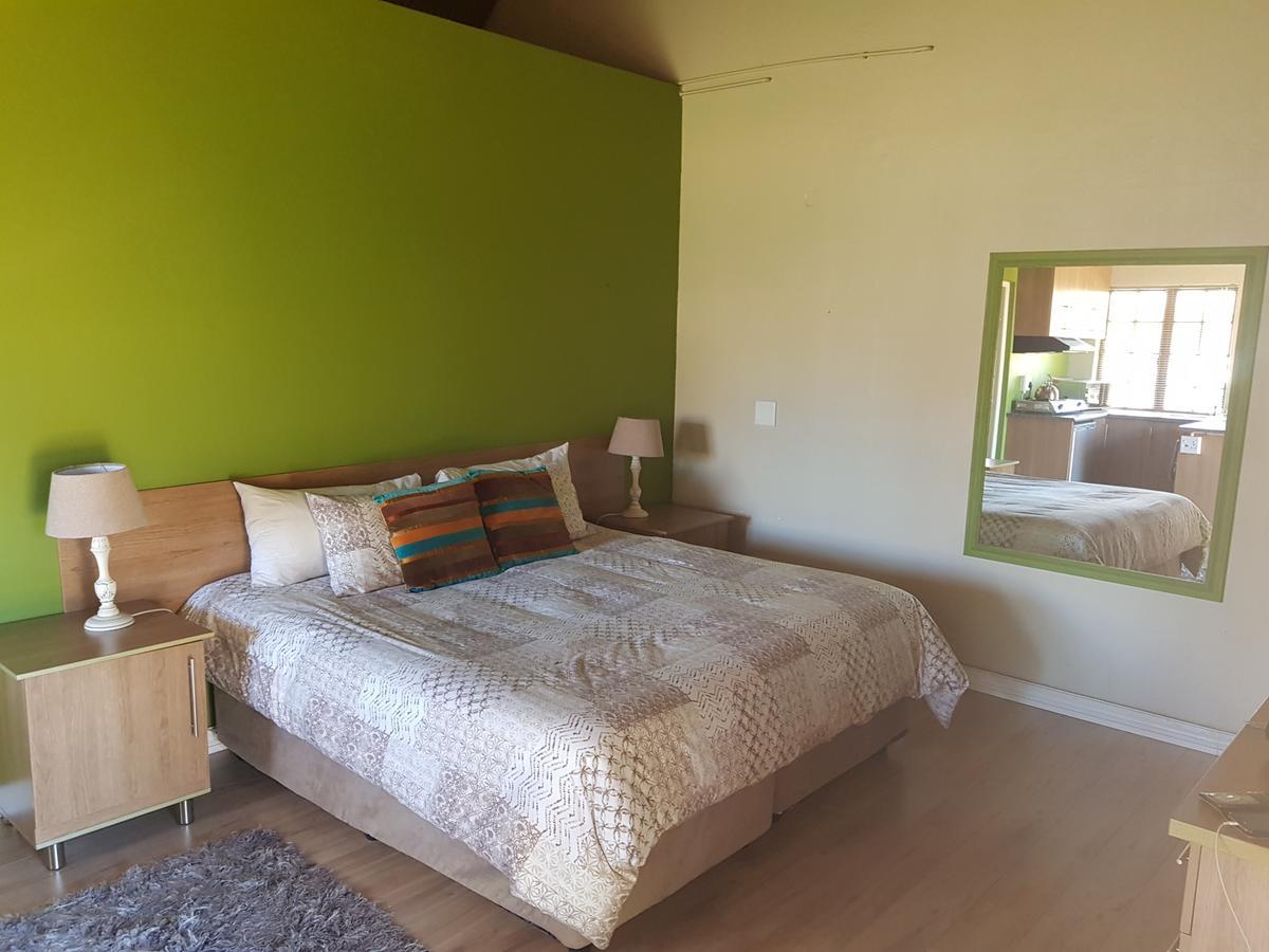 ואנדרביג'לפארק 12 On Vaal Drive Guesthouse מראה חיצוני תמונה