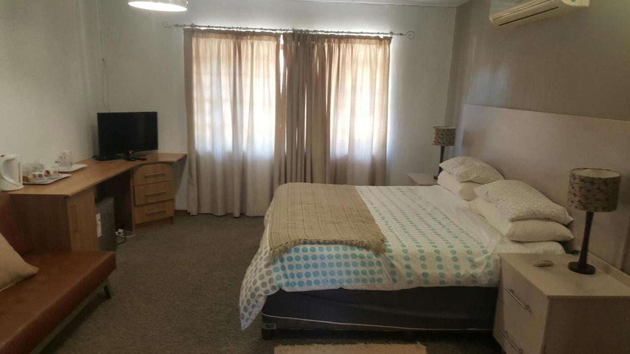 ואנדרביג'לפארק 12 On Vaal Drive Guesthouse מראה חיצוני תמונה