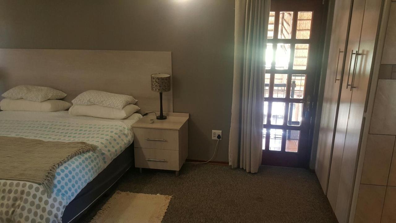 ואנדרביג'לפארק 12 On Vaal Drive Guesthouse מראה חיצוני תמונה