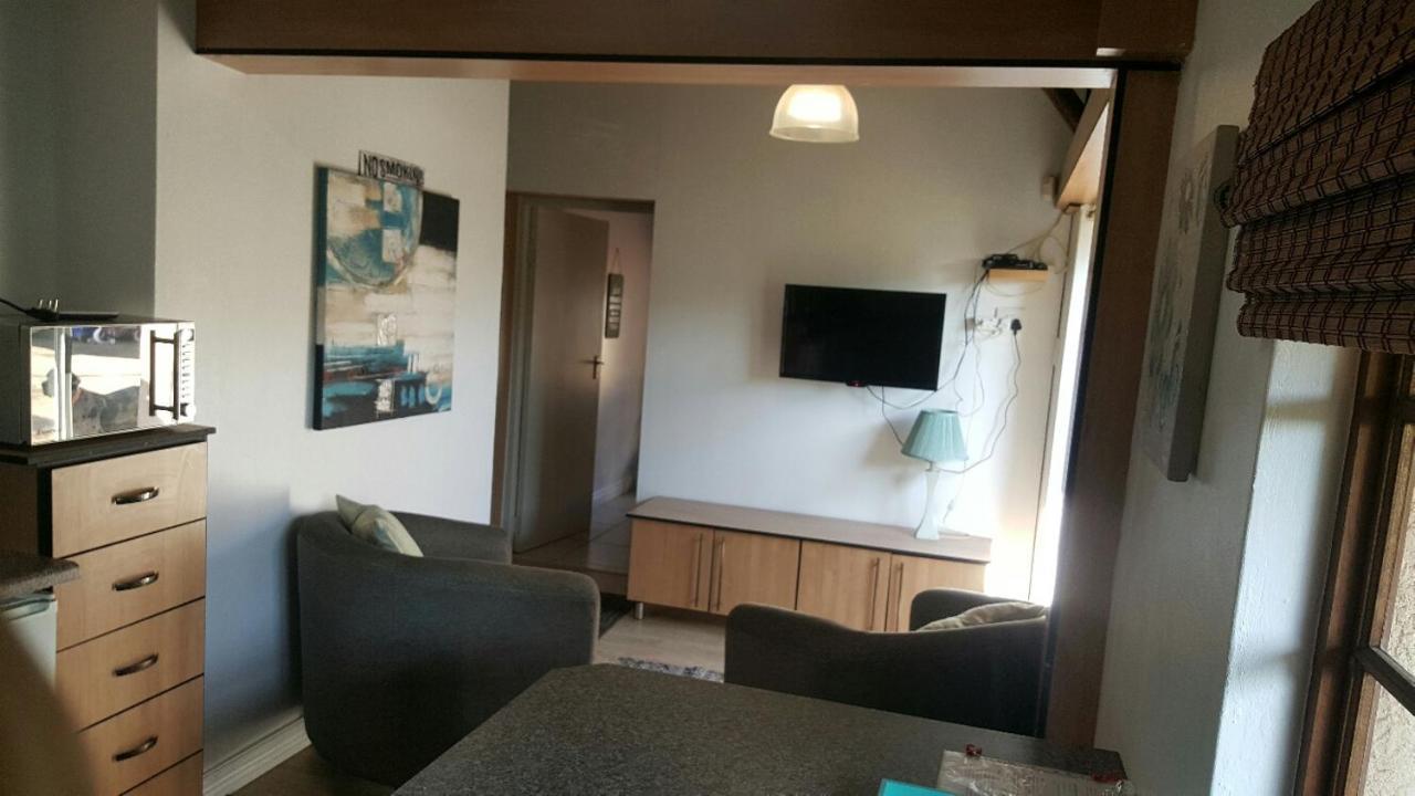 ואנדרביג'לפארק 12 On Vaal Drive Guesthouse מראה חיצוני תמונה