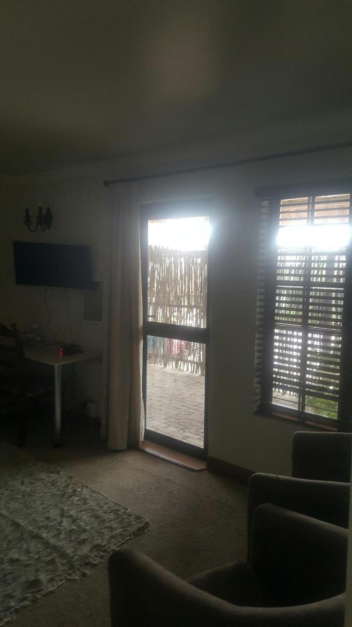 ואנדרביג'לפארק 12 On Vaal Drive Guesthouse מראה חיצוני תמונה